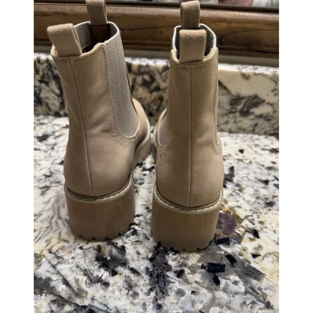 Yellowbox Idela Chelsea Boots Beige Lug Sole Platform Slip Resistant Size 7 - Picture 4 of 8